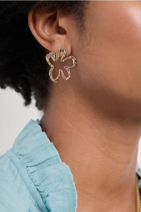 Anneal Gold Tone Flower Earrings 