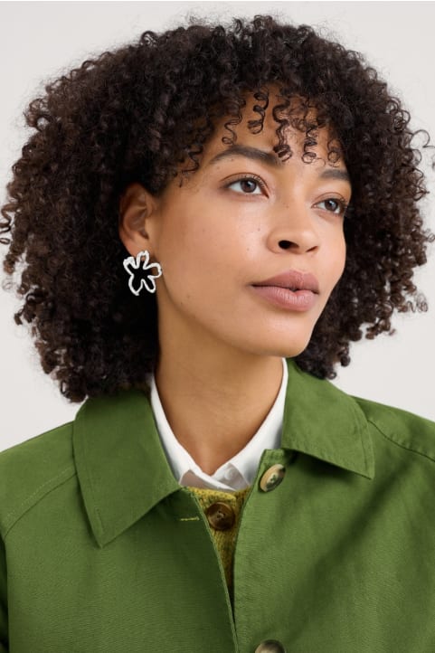 Anneal Silver Tone Flower Earrings 