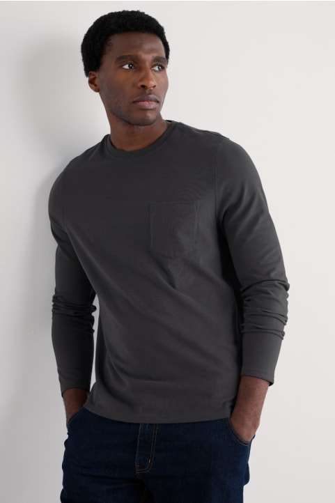 Men's Merthen Organic Cotton Long Sleeve Top (GOTS) Model Image