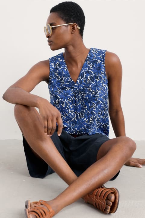 Achilla V-neck Vest Image