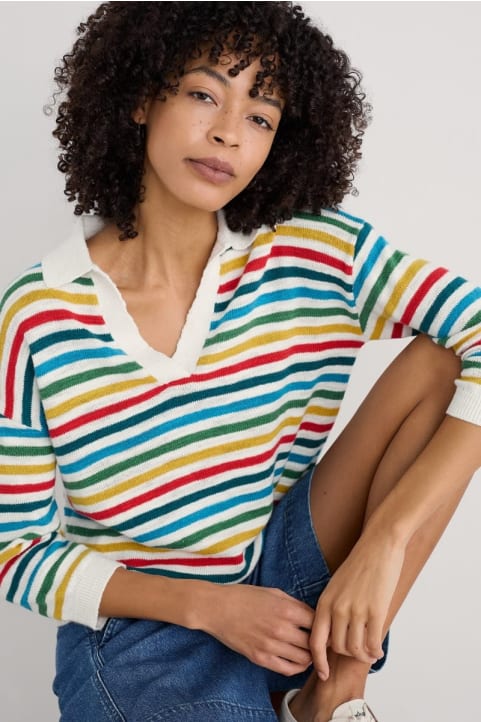 Gwynver Lightweight V-Neck Collared Jumper Model Image