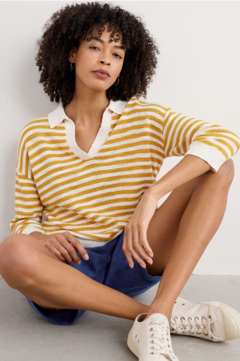 Gwynver Lightweight V-Neck Collared Jumper Image