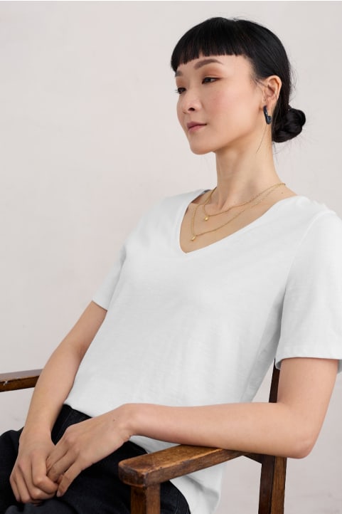 Burdock V-Neck T-Shirt in GOTS-Certified Organic Cotton Slub