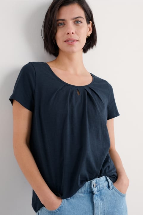 Appletree Keyhole Detail T-Shirt in GOTS-Certified Organic Cotton