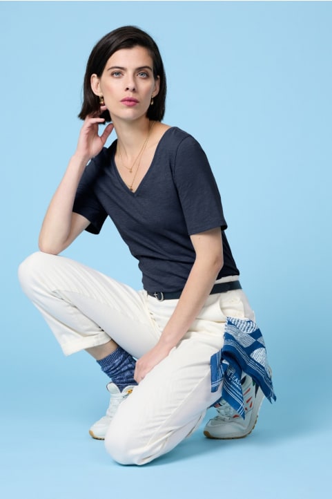 Burdock Organic Cotton V-Neck T-Shirt (GOTS) Image
