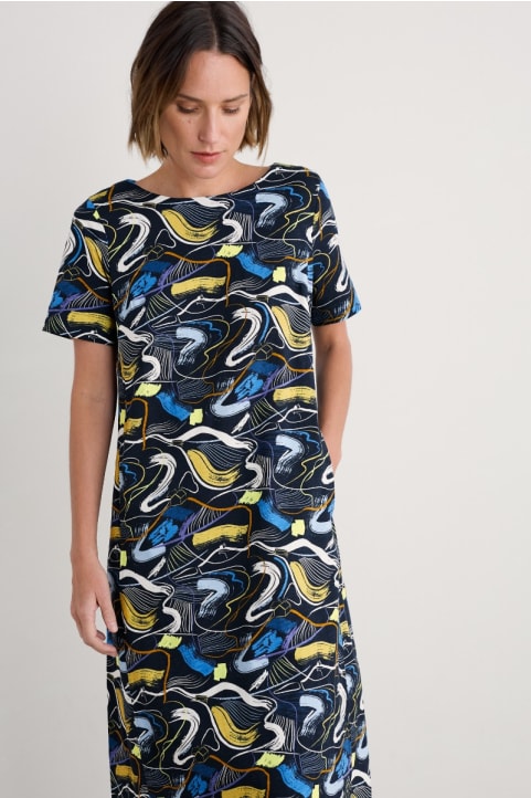Short-sleeved Pipers Dress Model Image