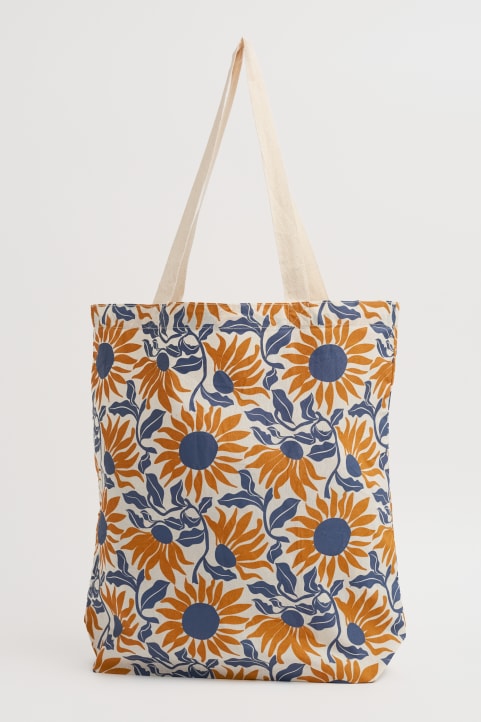 Foldaway Canvas Shopper Model Image