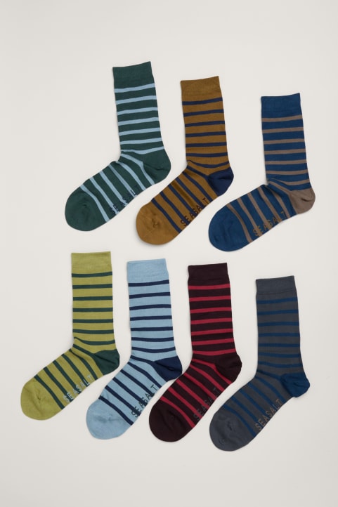 Gift Box of 7 Men's Striped Sailor Socks  Model Image