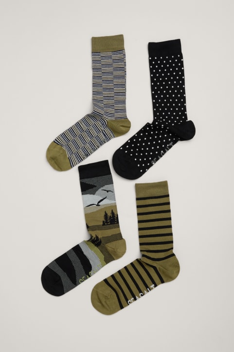 Gift Box of 4 Green Men's Sailor Socks  Model Image