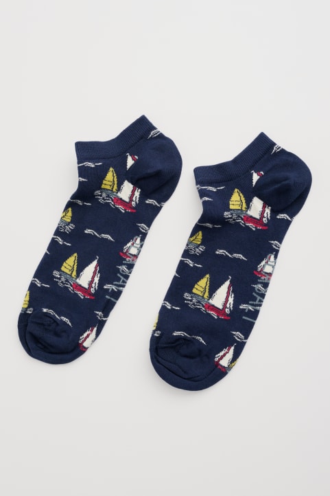 Men's Arty Trainer Socks Model Image