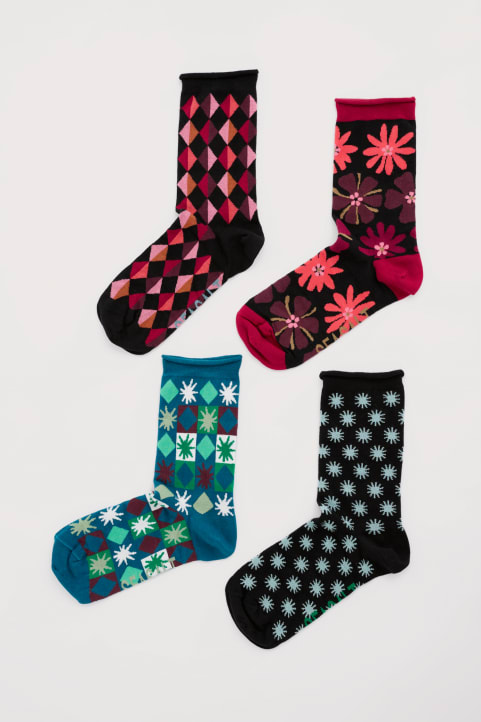Gift Box of 4 Women’s Arty Geometric Socks Model Image