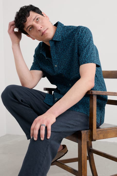 Men's Barque Short-Sleeve Shirt in GOTS-Certified Organic Cotton Model Image