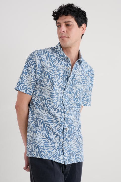 Men's Barque Short-Sleeve Shirt in GOTS-Certified Organic Cotton Model Image