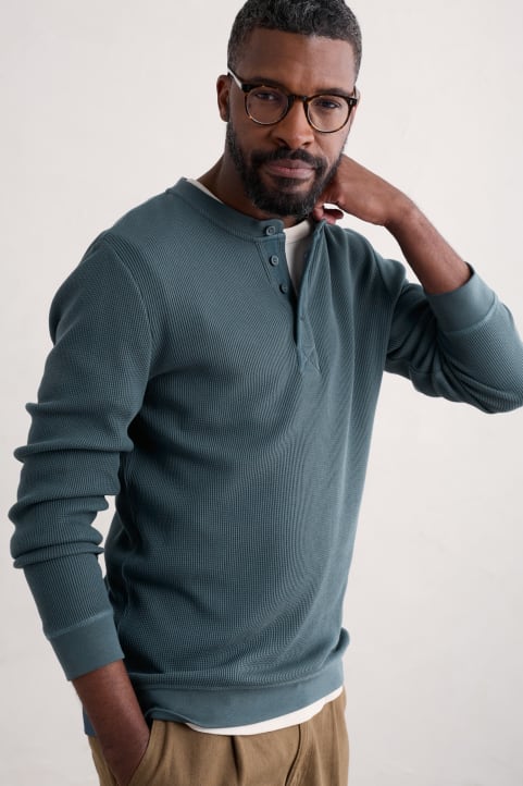 Men's Brigantine Waffle Henley Top (GOTS) Model Image