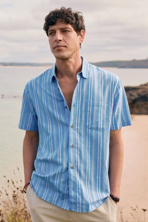Men's Skylight Cave Short Sleeve Shirt Model Image