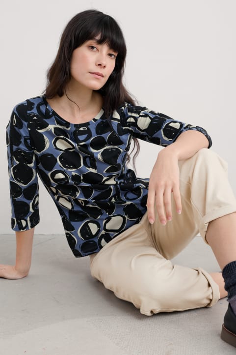 Easel 3/4 Sleeve Top (GOTS) Image