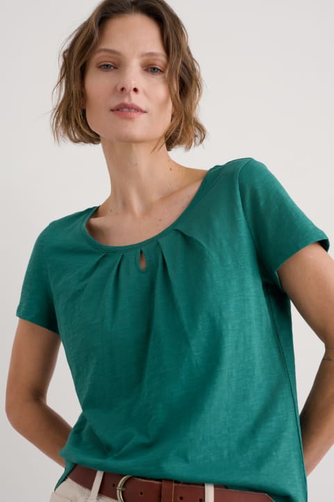 Appletree Keyhole Detail T-Shirt in GOTS-Certified Organic Cotton Image