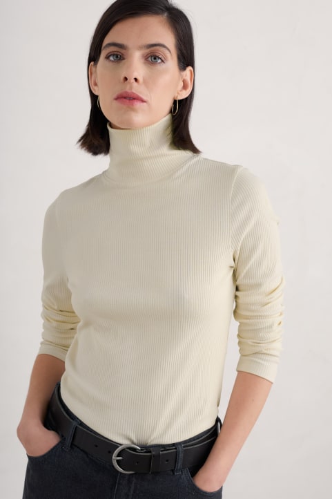 Hazel Rib Top in GOTS-certified Organic Cotton Jersey Model Image