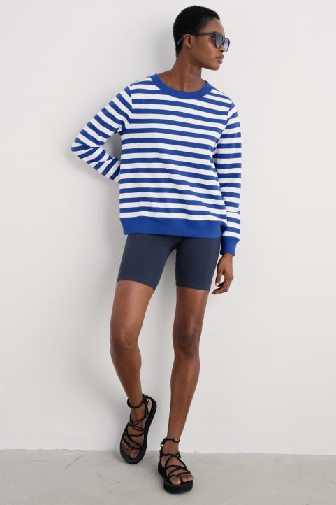 Sea Dance Cycle Shorts in GOTS-Certified Organic Cotton Jersey Model Image