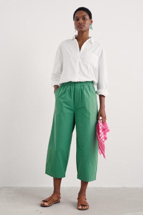 Sequence Relaxed Tapered Crops Model Image