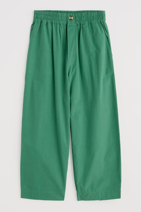 Sequence Relaxed Tapered Crops Model Image