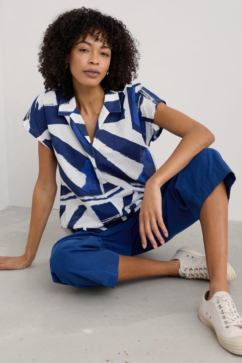 Deep Lane Short Sleeve Shirt in GOTS-Certified Organic Cotton Model Image