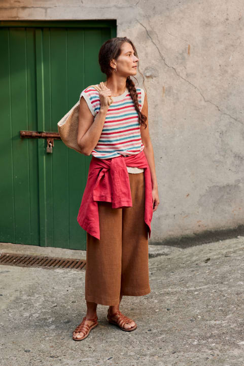 Knavock Cotton-Linen Knitted Vest Model Image