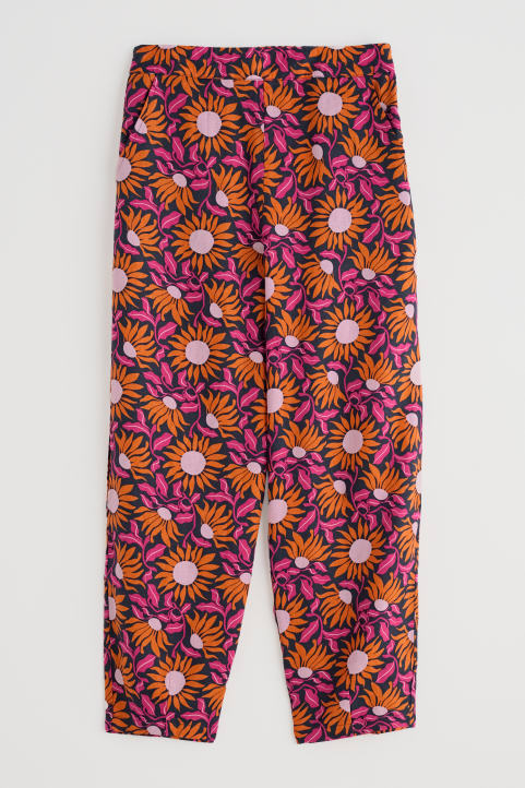 Noweth Linen Trousers Model Image