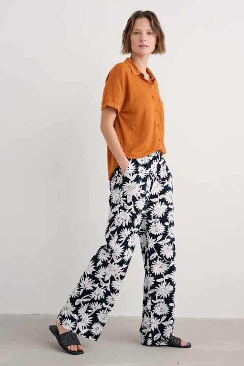 Poolfield Printed Trousers in GOTS-Certified Organic Cotton Model Image