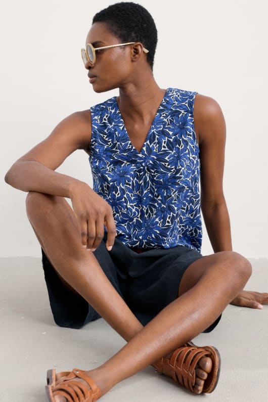Achilla V-neck Vest