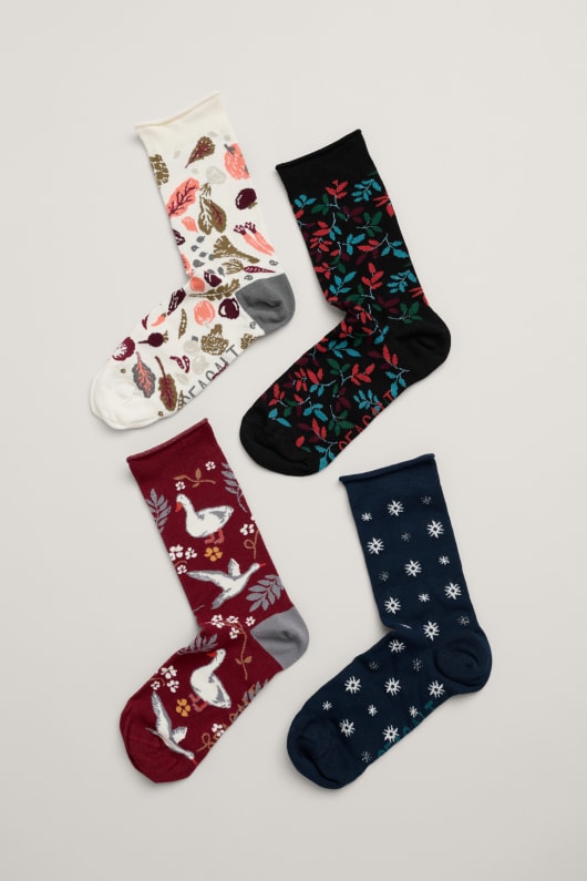 Gift Box of 4 Women's Four Season Sailor Socks Model Image