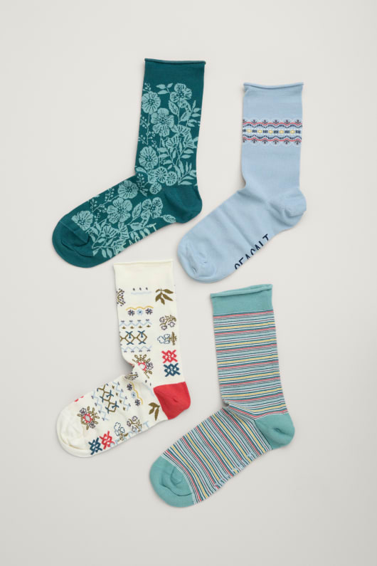 Gift Box of 4 Sewing Design Women's Sailor Socks Model Image