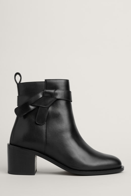 Black boots medium heel new arrivals