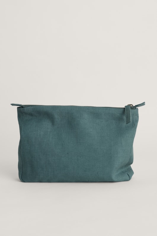 Men's Cliff Shadow Wash Bag Model Image