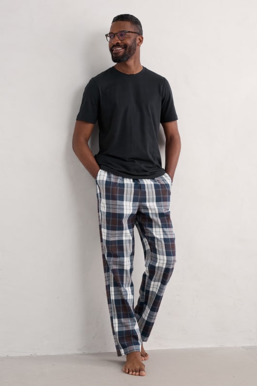 Men's Connerton Checked Flannel Pyjama Trousers (GOTS) Model Image