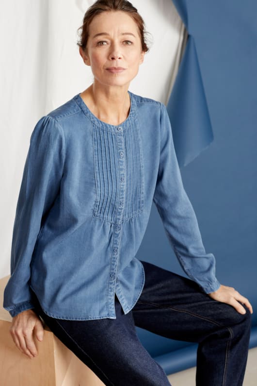 Quaker Shirt Model Image