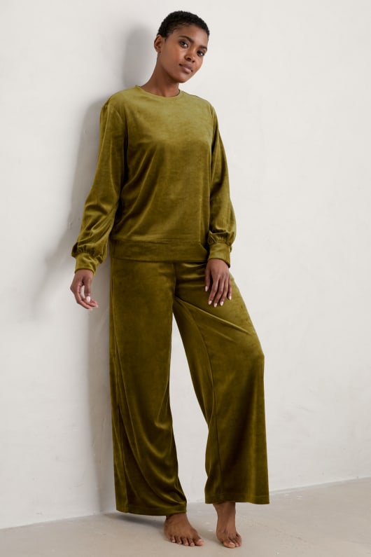 Kowan Velour Trouser Model Image