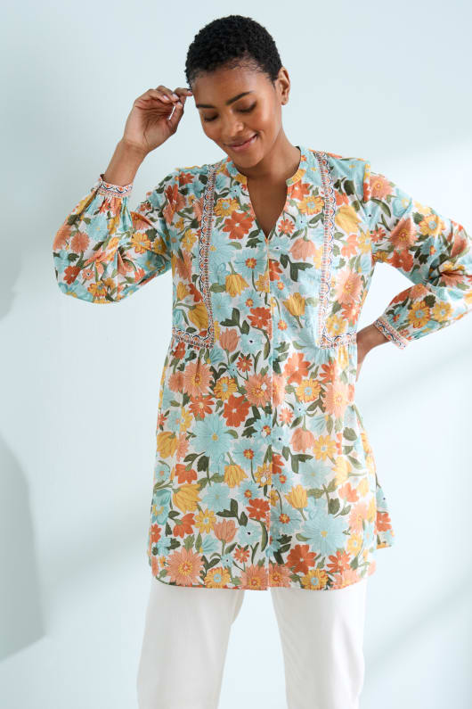 Dragonfly V-Neck Tunic (GOTS) Model Image