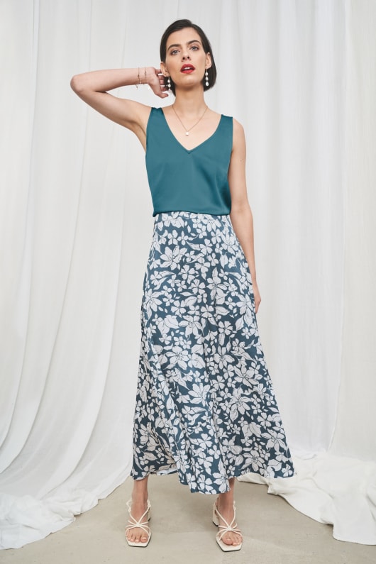 Temple Printed Midi Skirt Model Image