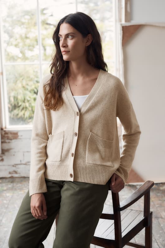Senara Merino-blend Cardigan Model Image