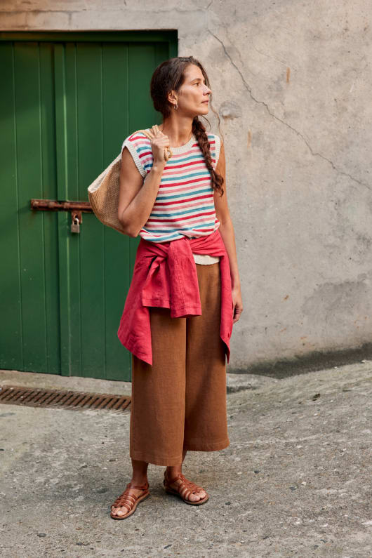 Knavock Cotton-Linen Knitted Vest Model Image